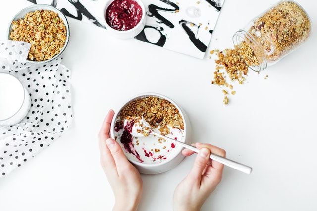 Plain yoghurt and natural foods for a healthier diet