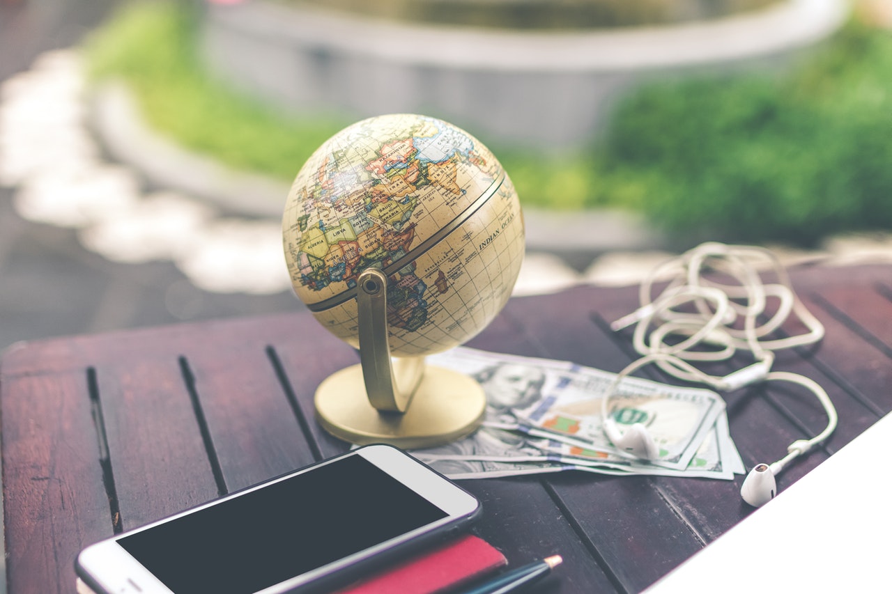 Best Way to Take Money Abroad: 5 Safe Options