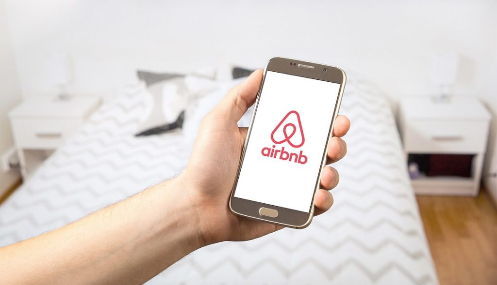 Airbnb travel app for accommodation