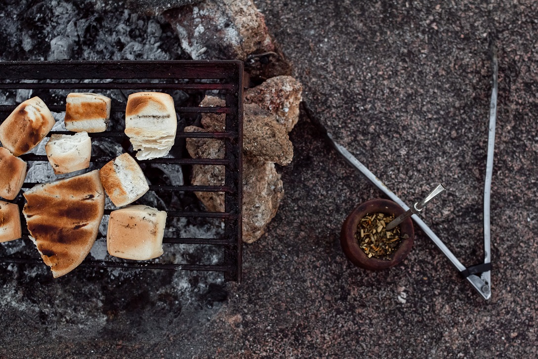 What are the best travel foods that don’t require refrigeration