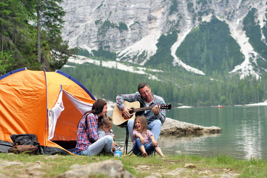 Large family tent for camping guide