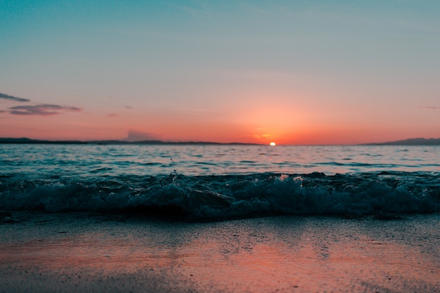 Relaxing beach waves sound for sleep and calm evening ambience