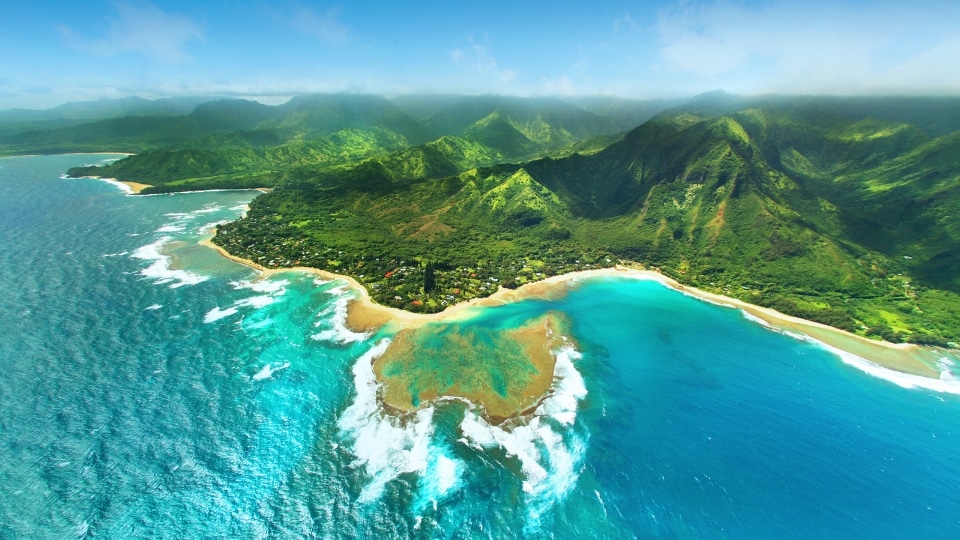 Hawaii island beach for safe solo travel