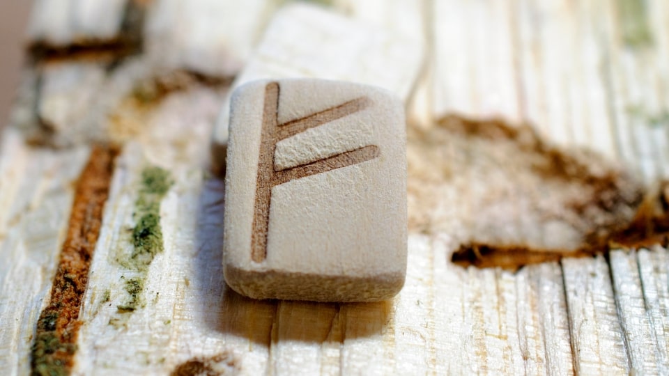 Fehu Rune - Norse Symbol of Wealth & Prosperity