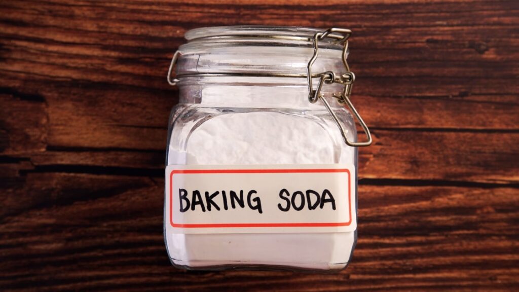 Odour neutralization using baking soda